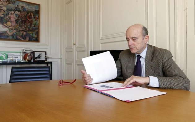 Bernadette Chirac, fervente partisane de Nicolas Sarkozy, doute des capacités d'Alain Juppé à concourir pour la primaire présidentielle à droite. /Photo d'archives/REUTERS/Régis Duvignau