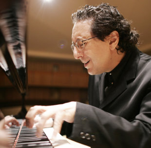 曾獲蕭邦國際鋼琴演奏中獲得第5名殊榮的路易沙達即將在3月首度登台。（photo by 鵬博藝術）