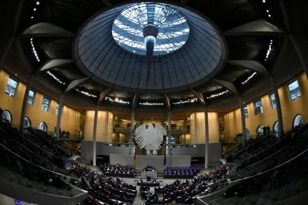 Migrants: les députés allemands approuvent un durcissement des conditions d'asile