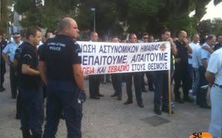 Θεσσαλονίκη: Παρουσία Μπουτάρη η συγκέντρωση διαμαρτυρίας ενστόλων στο Λευκό Πύργο