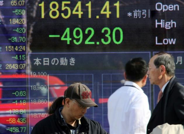 Les Bourses chinoises ferment après une chute de 7%
