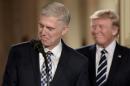 Le juge Neil Gorsuch (L) nommé à la Cour Suprême par le président Donald Trump, le 31 janvier 2017