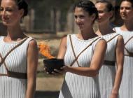 Actress playing the role of ancient priestesses carry the flame during the dress rehearsal for the Olympic flame lighting ceremony for the Rio 2016 Olympic Games at the site of ancient Olympia in Greece, April 20, 2016. REUTERS/Yannis Behrakis