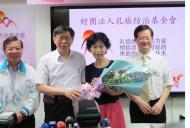 台北市長柯文哲與陳佩琪也一起出席乳癌防治基金會活動，呼籲女性愛惜自己的健康早篩檢。