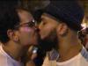 Ativistas fazem "beijaço" …