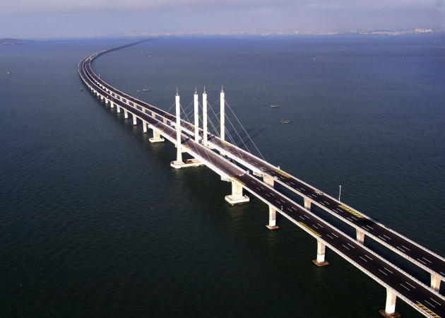 Le pont de Qingdao en Chine, le 30 juin 2011