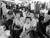 Photo prise le 7 juillet 1979 de réfugiés vietnamiens arrivés de Malaisie à l'aéroport Roissy-Charles de Gaulle