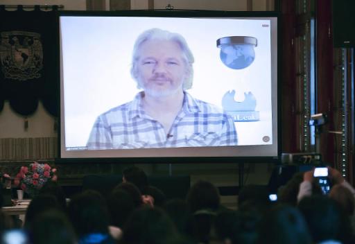 Julian Assange, fundador australiano do site WikiLeaks, durante videoconferência em fórum sobre a liberdade de expressão realizado na Cidade do México, em 7 de agosto de 2014