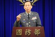 針對眼鏡蛇直升機黃姓中尉飛官私自攜出飛行頭盔一事，陸軍司令部少將政戰主任黃開森指出，目前黃員正接受調查，暫停一切飛行任務。〈photo by 王承中/台灣醒報〉