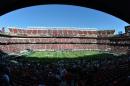 El Levi's Stadium en los minutos previos al comienzo de la 50ª Super Bowl, el 7 de febrero de 2016 en Santa Clara, Estados Unidos. El Levi's Stadium cuenta con alrededor de 600 kilómetros de cable de fibra óptica