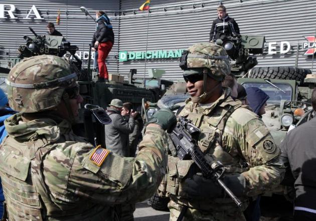 Soldats améridains lors de manoeuvres le 22 mars 2015 à Vilnius