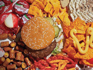 Mulai Hindari 12 Makanan Paling Tidak Sehat di Dunia Ini Yuk!