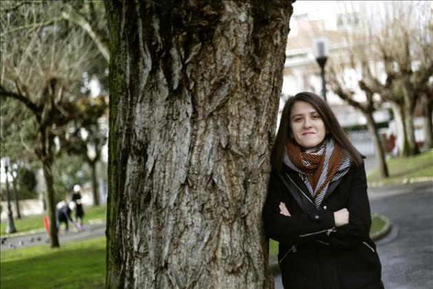 La joven enfermera gallega Ángela Triana se inició hace algo más de un año en el mundo del microcuento y empezó a subir sus composiciones a Twitter, una red social en la que encontró el apoyo que la animó a convertir su primer libro de pequeños relatos en una aplicación gratuita para leer en el móvil. EFE