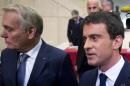 Valls retrouve Ayrault et appelle à l'union contre l'UMP