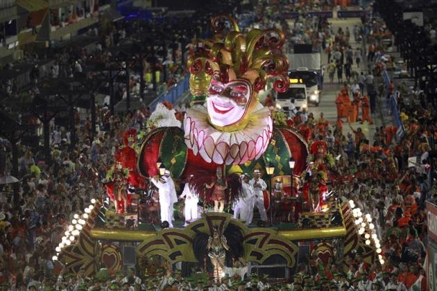 GRA089. RIO DE JANEIRO, 16/02/2015.- La escuela de Samba Grande Rio realiza su desfile en el primer día de los famosos desfiles de las escuelas de samba del Grupo Especial de Río de Janeiro, el princi