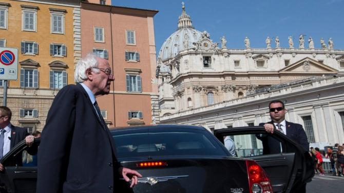 Bernie Sanders Meets Pope Francis at Vatican