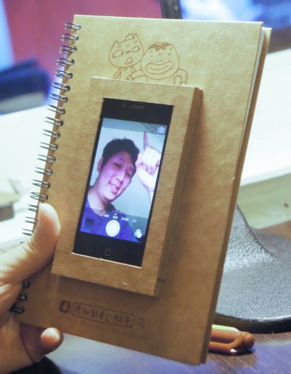 超KUSO聖誕交換禮物 8元哥教你DIY手作超創意「Notebook」！