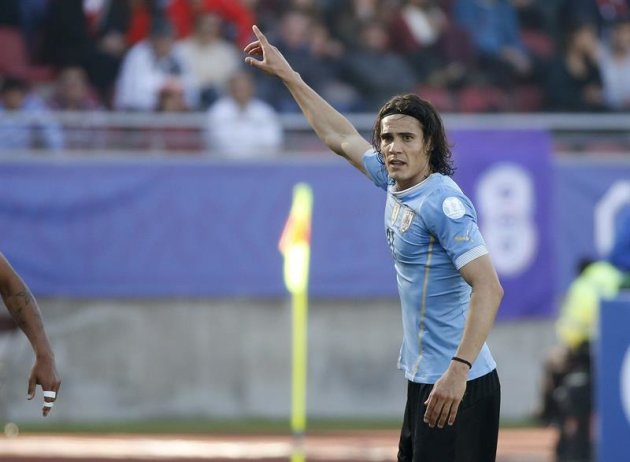 CA040. LA SERENA (CHILE), 20/06/2015.- El delantero uruguayo Edison Cavani durante el partido Uruguay-Paraguay, del Grupo B de la Copa América de Chile 2015, en el Estadio La Portada de La Serena de La Serena, Chile, hoy 20 de junio de 2015. EFE/Juan Carlos Cárdenas