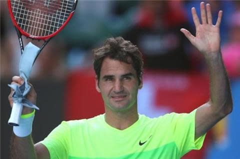 Federer struggles, Murray cruises