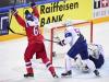 L'attaquant tchèque Jaromir Jagr fête son but contre l'équipe de France, le 7 mai 2015 lors du tour préliminaire du Mondial de hockey sur glace à Prague