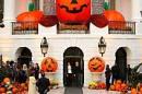 Halloween alla Casa Bianca: 'peccato' di   gola di Obama e Michelle - Video