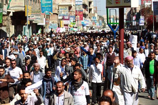 Des milliers de personnes participent le 24 janvier 2015 à Sanaa à la plus grande manifestation anti-Houthis depuis l'entrée en septembre de ces miliciens chiites dans la capitale du Yémen