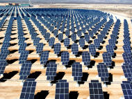 經濟部長李世光表示，台灣未來綠能發展將以太陽能光電為主。(photo by Wikipedia)