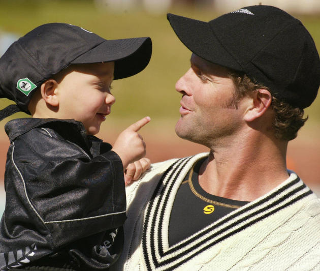 New Zealand all-rounder Chris Cairns (R)