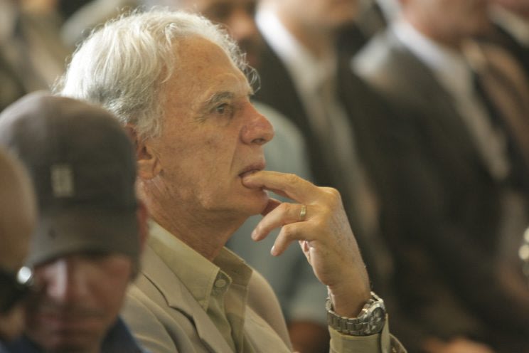 Carlos Alberto Silva durante visita Ã s obras do MineirÃ£o para a Copa de 2014. Foto: Gazeta Press