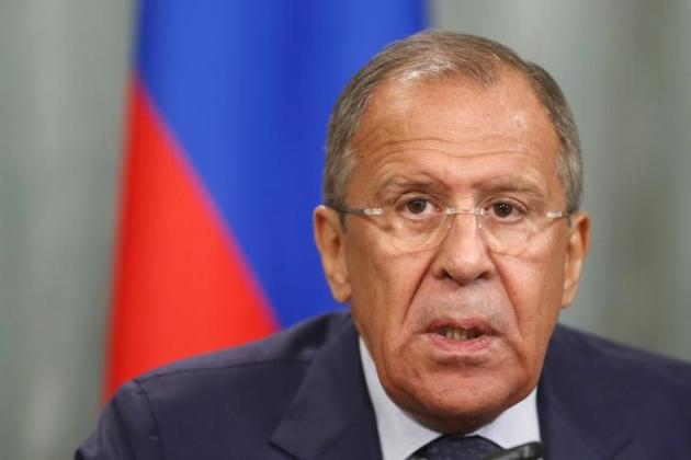 Le ministre des Affaires étrangères russe, Sergueï Lavrov. Moscou confirme la présence d'experts militaires en Syrie mais assure qu'ils ne sont là que pour aider les autorités à prendre livraison des armes qui leur sont destinées. Des sources libanaises affirment, elles, que des soldats russes ont commencé à participer à des opérations de combat pour défendre le gouvernement du président Bachar al Assad. /Photo prise le 17 août 2015/REUTERS/Maxim Zmeyev