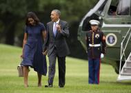 President Barack Obama and first lady Michelle Obama walk across the South Lawn of the White House in Washington, Tuesday, Sept. 29, 2015, following a short trip from Andrews Air Force Base, after returning from New York and attended the Union Nations General Assembly. (AP Photo/Pablo Martinez Monsivais)