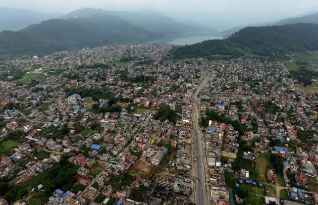 Vue aérienne de la ville de Pokhara, à 200 km à l'ouest de Katmandou, le 30 mai 2015