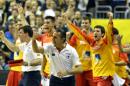 El entrenador, Sergio Scariolo, y el banquillo de España celebran la victoria sobre Alemania en el Eurobasket el 10 de septiembre de 2015 en Berlín