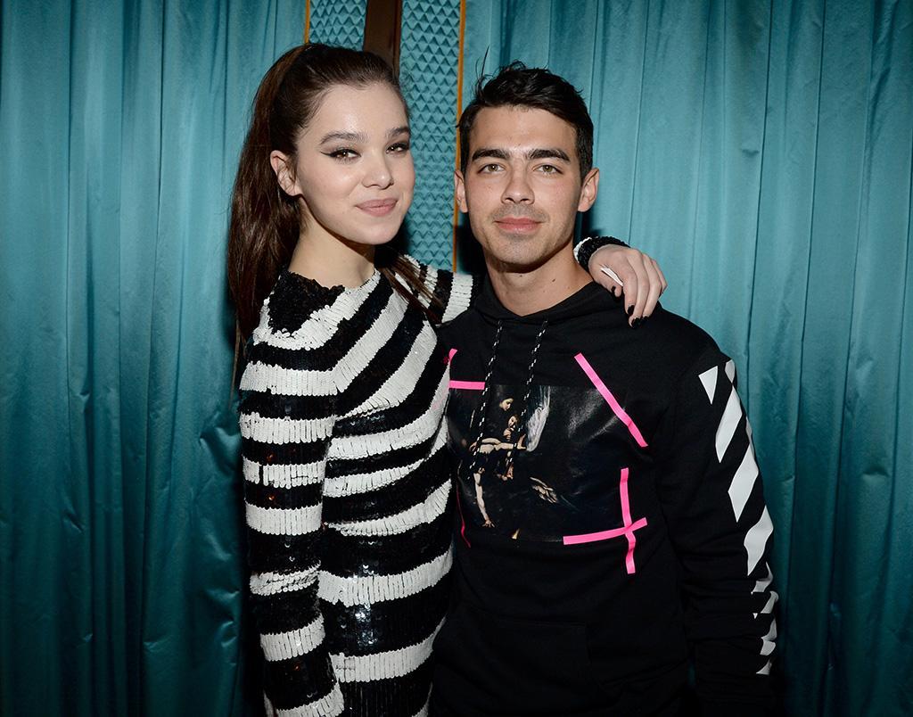 Joe Jonas Plays Pre April Fools Day Prank On Hailee Steinfeld 