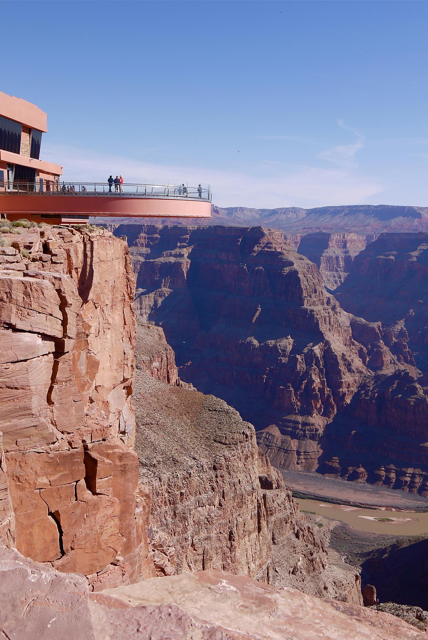 Grand Canyon Skywalk | Walking on Air: The Most Mind-Blowing Glass ...