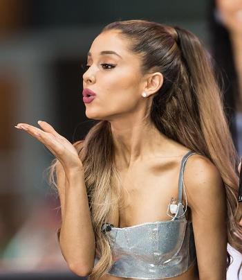 Why Ariana Grande's Preference for the Left Side of Her Face Isn't That Weird