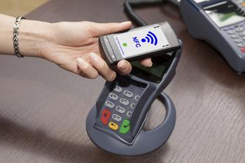 How Companies Will Make You Want a Mobile Wallet in 2015