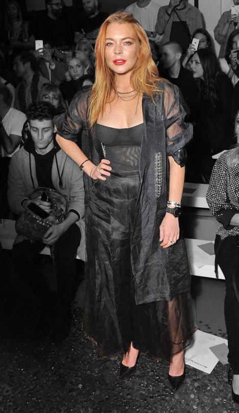 Lindsay Lohan no-show turns fashion show into farce, Paris fashion week