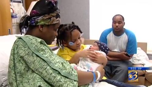 4-Year-Old Girl Saves Pregnant Mom Suffering Seizure