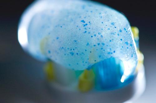 oral b toothpaste microbeads