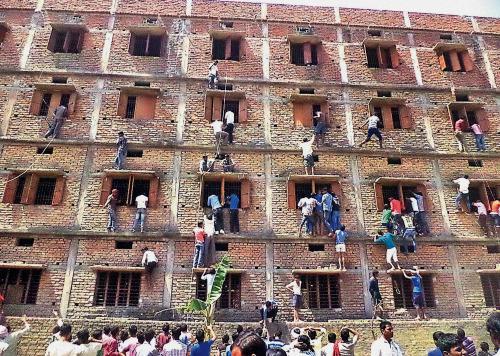 600 Students Expelled for Cheating on School Exams in India