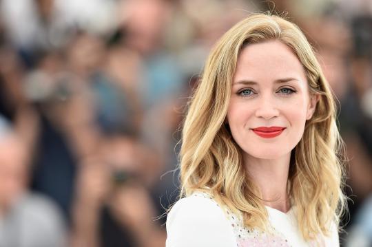 Emily Blunt In Talks To Star In Adaptation Of The Girl On The Train For Dreamworks 