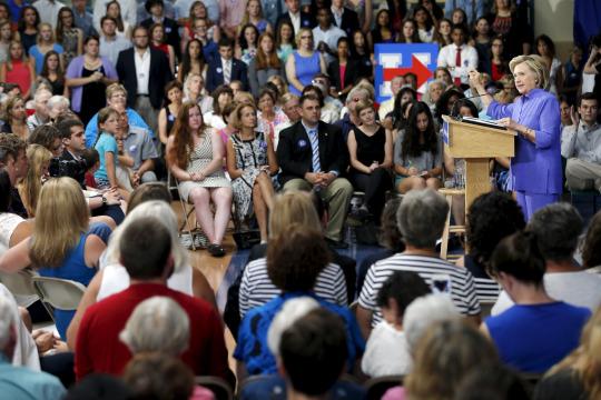 Clinton proposes $350 billion college affordability plan