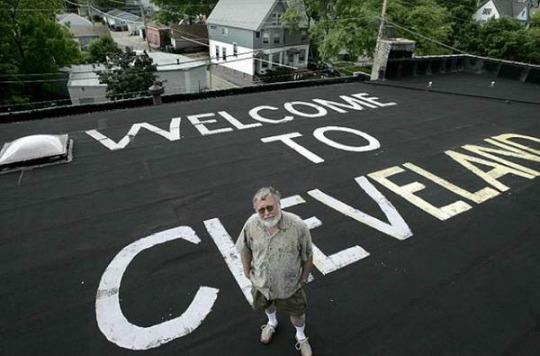 Lake View man puts massive 'Bills Mafia' sign on his roof honoring his wife