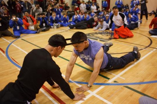 Test your strength with this traditional Inuit game, the kneel jump