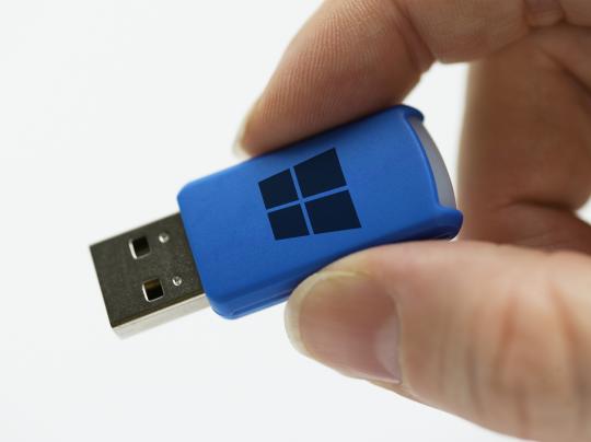 Report: Windows 10 Will Be Sold on a Flash Drive