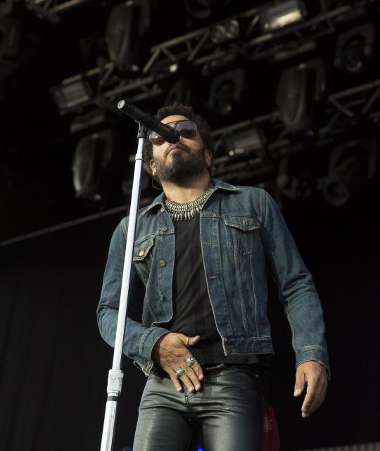 Lenny Kravitz Suffers Major Wardrobe Malfunction On Stage