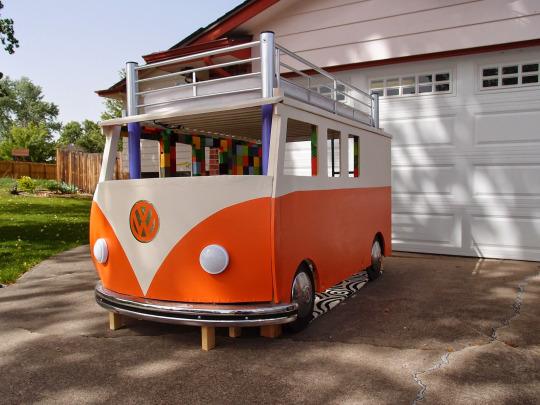 Dad Makes His 3-Year-Old a ‘VW Bus Bed’ (No, She Doesn’t Sleep in the ...