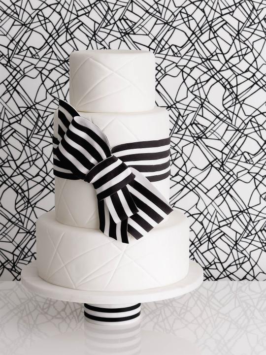 It’s Bridal Fashion Week! 6 Wedding Cakes Inspired by Fashion Runways