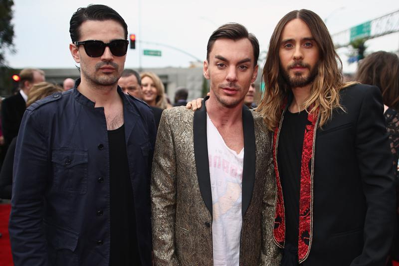 Группа 30 seconds to Mars. Джаред лето акустика. Jared Leto with Fans. 30 Seconds to Mars клипы.